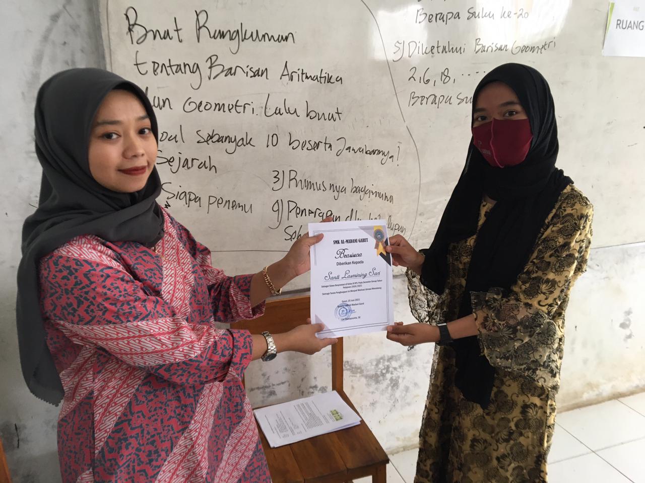 Pembagian Raport Semester Genap